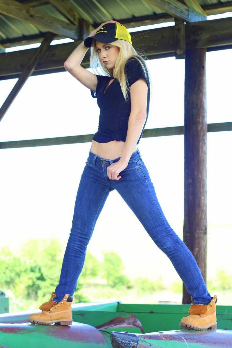 Female model photo shoot of Ashley Fink