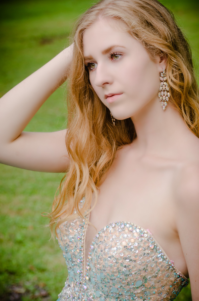 Female model photo shoot of LoriSwadley