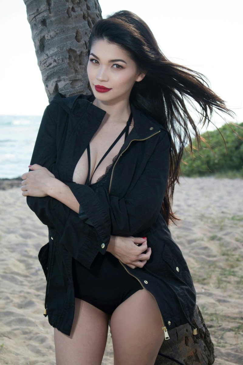 Female model photo shoot of RinaFoxx