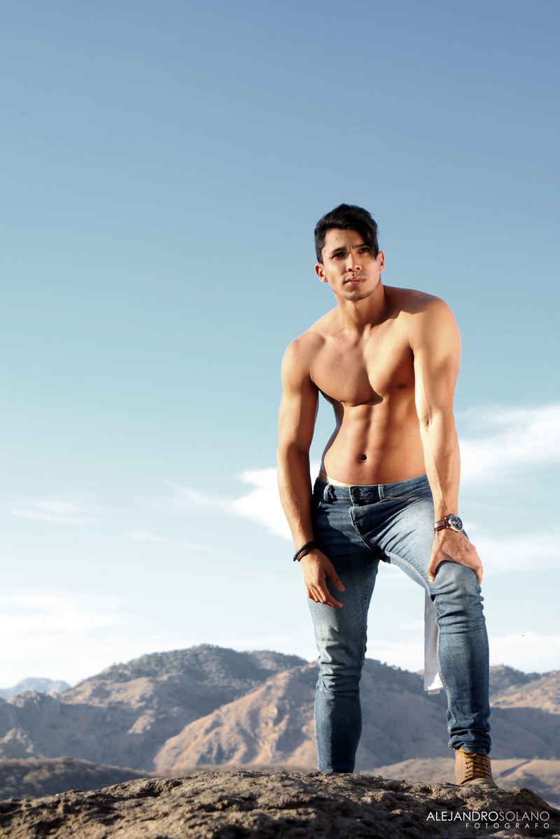 Male model photo shoot of Alejandro Solano in El Centinela, Guadalajara, México