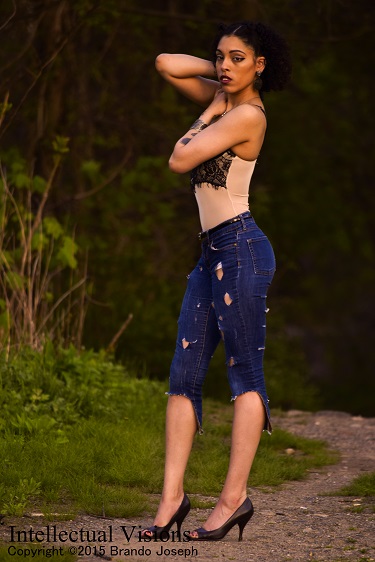 Female model photo shoot of Yhicey Hawt in Pelham Bay Park