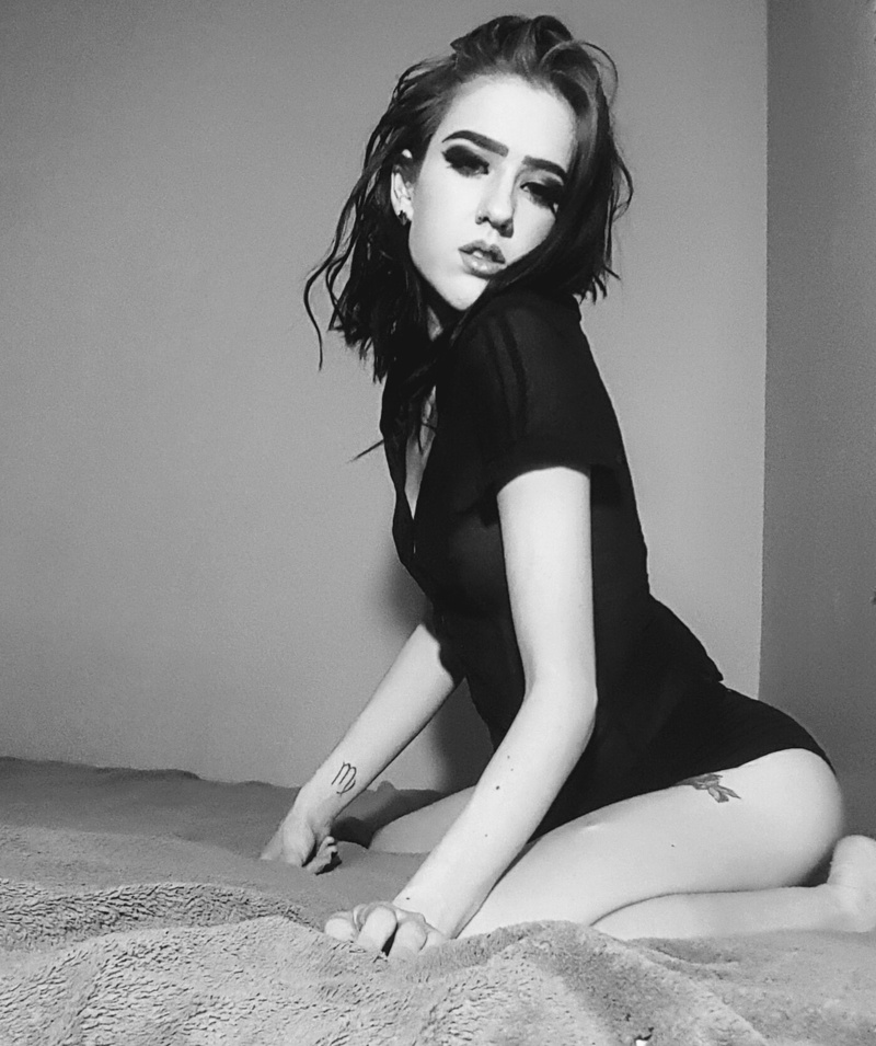 Female model photo shoot of Tatummaee