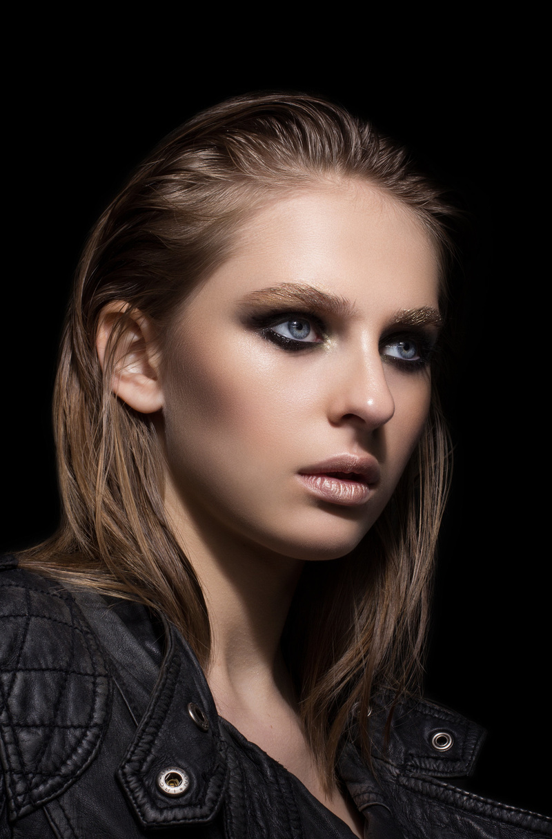 Female model photo shoot of Tanya Garapko
