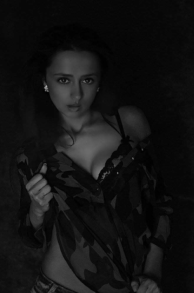 Female model photo shoot of Natalia R_Model