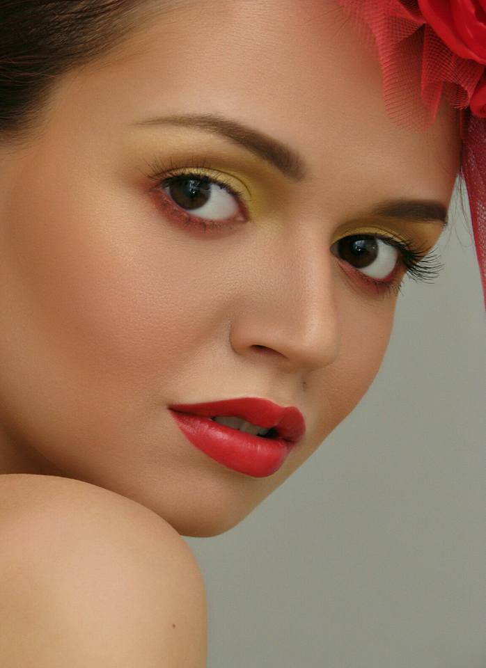 Female model photo shoot of Dasha Red