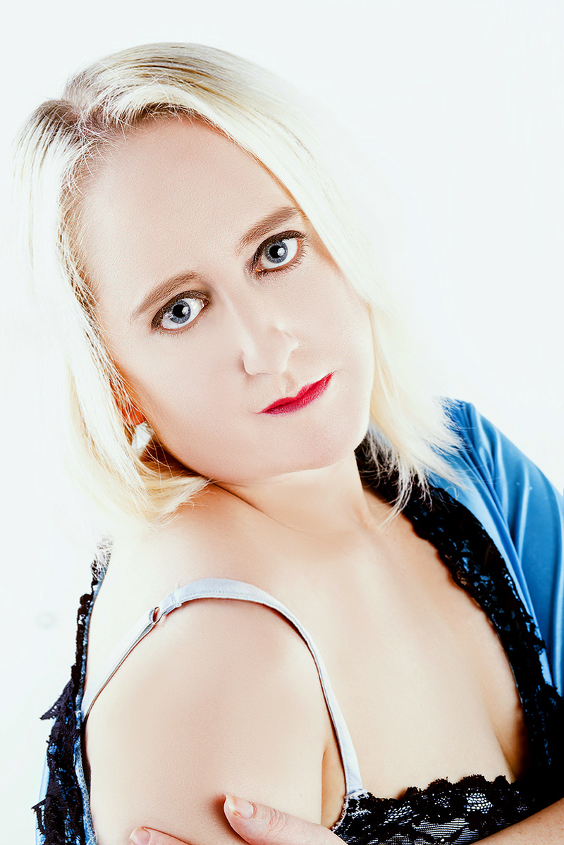 Female model photo shoot of Amanda Tron, retouched by Olena Retoucher