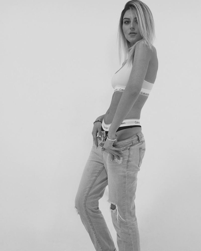 Female model photo shoot of El_bell