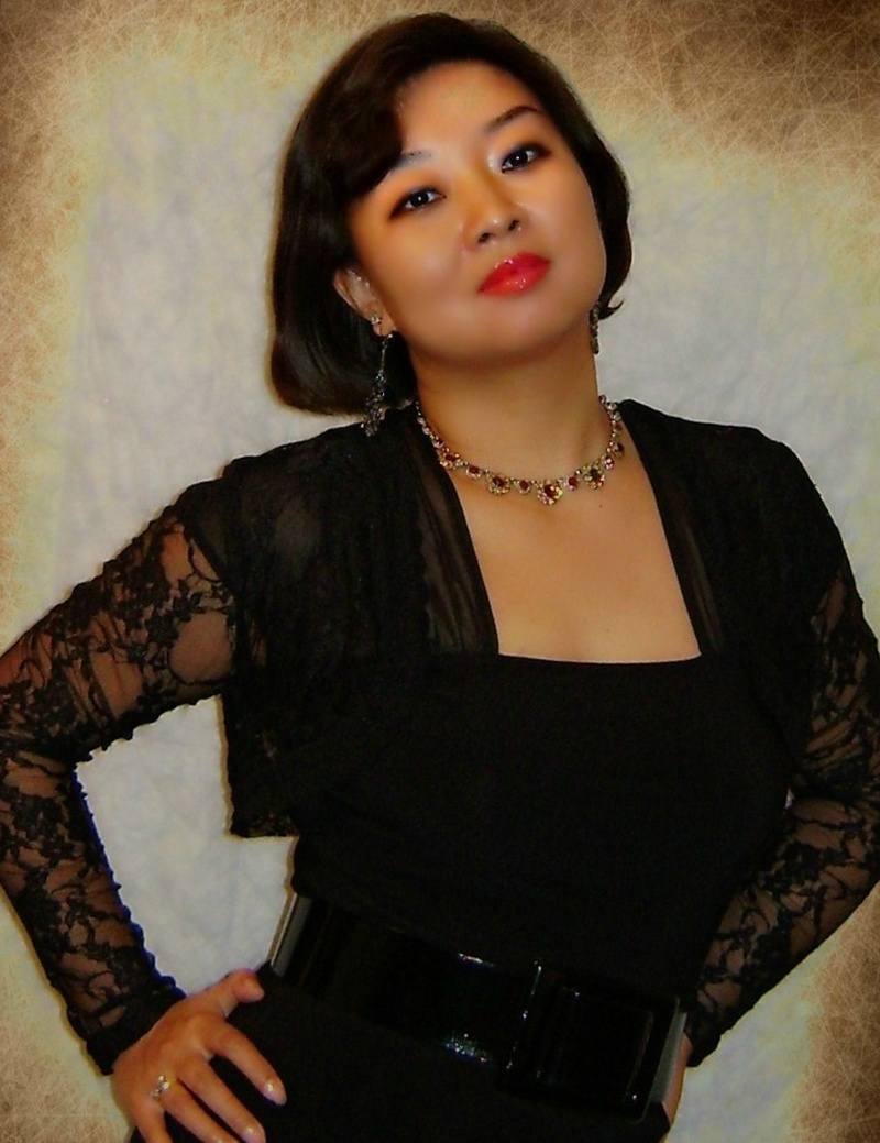 Female model photo shoot of Donna Yu