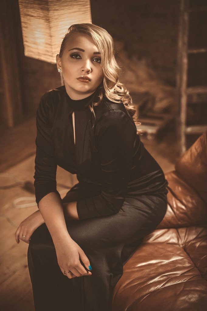 Female model photo shoot of blondynnna
