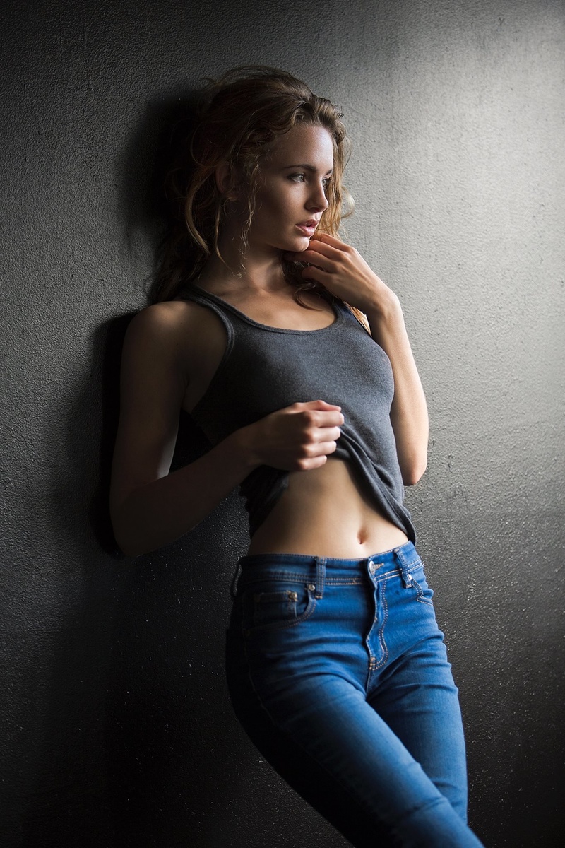 Female model photo shoot of Evelyn Sommer