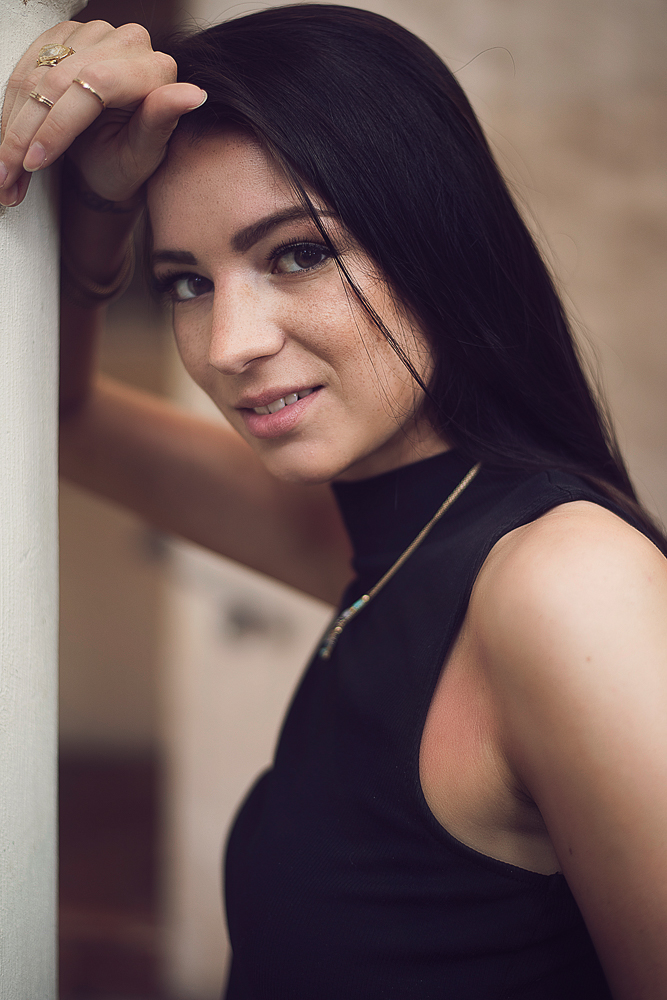 Female model photo shoot of Sofia Kachmar