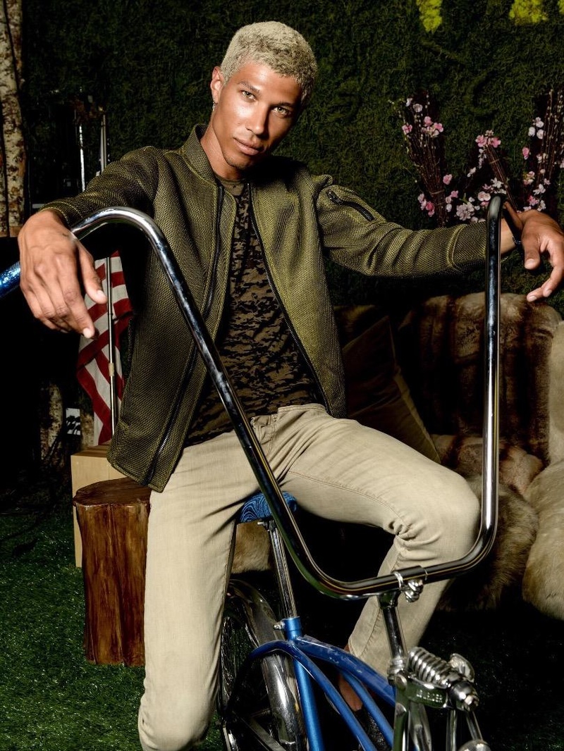 Male model photo shoot of Jonathan Rhuen