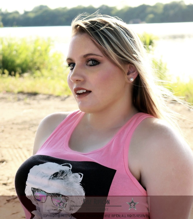 Female model photo shoot of TiffineyH in Cushing Lake