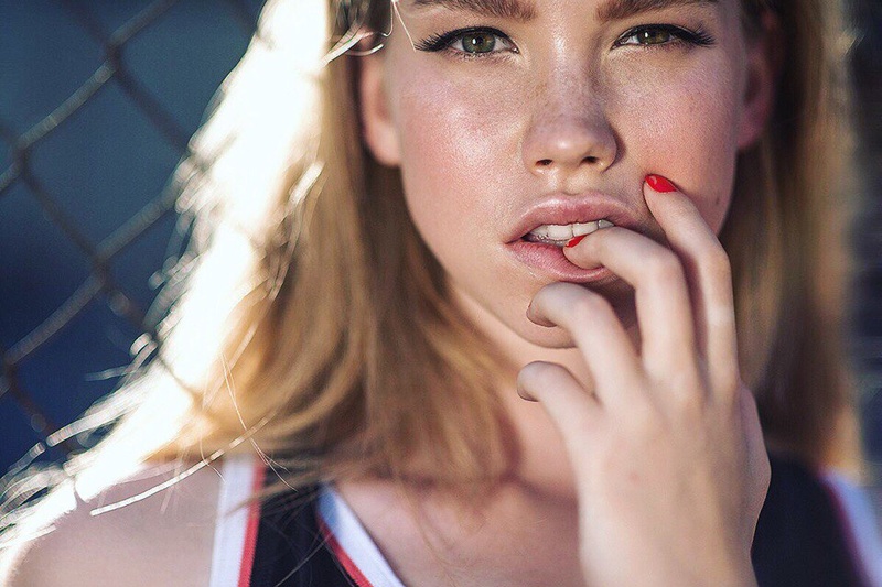 Female model photo shoot of Liza Desyatova