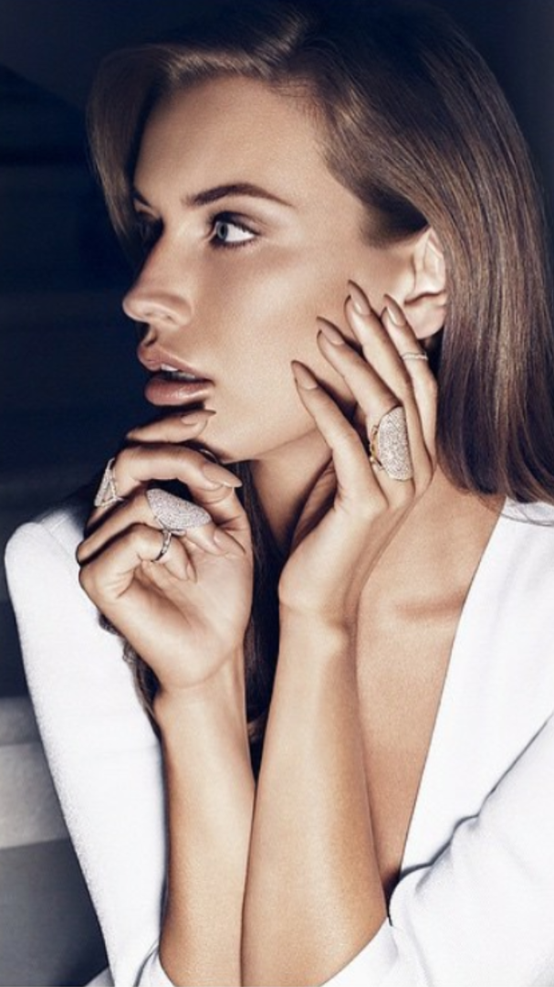 Female model photo shoot of Magdalena Dziun
