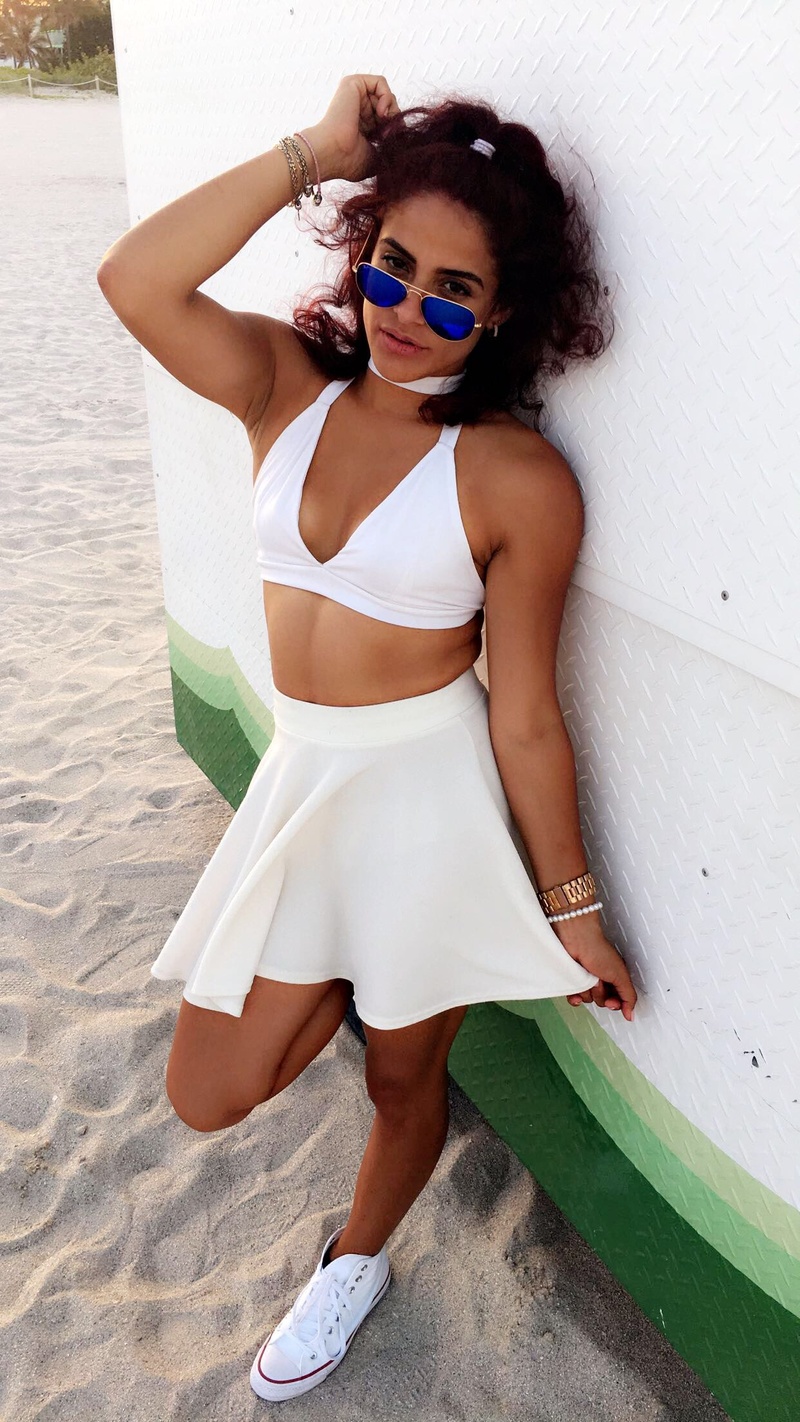 Female model photo shoot of tryshia5 in South Beach