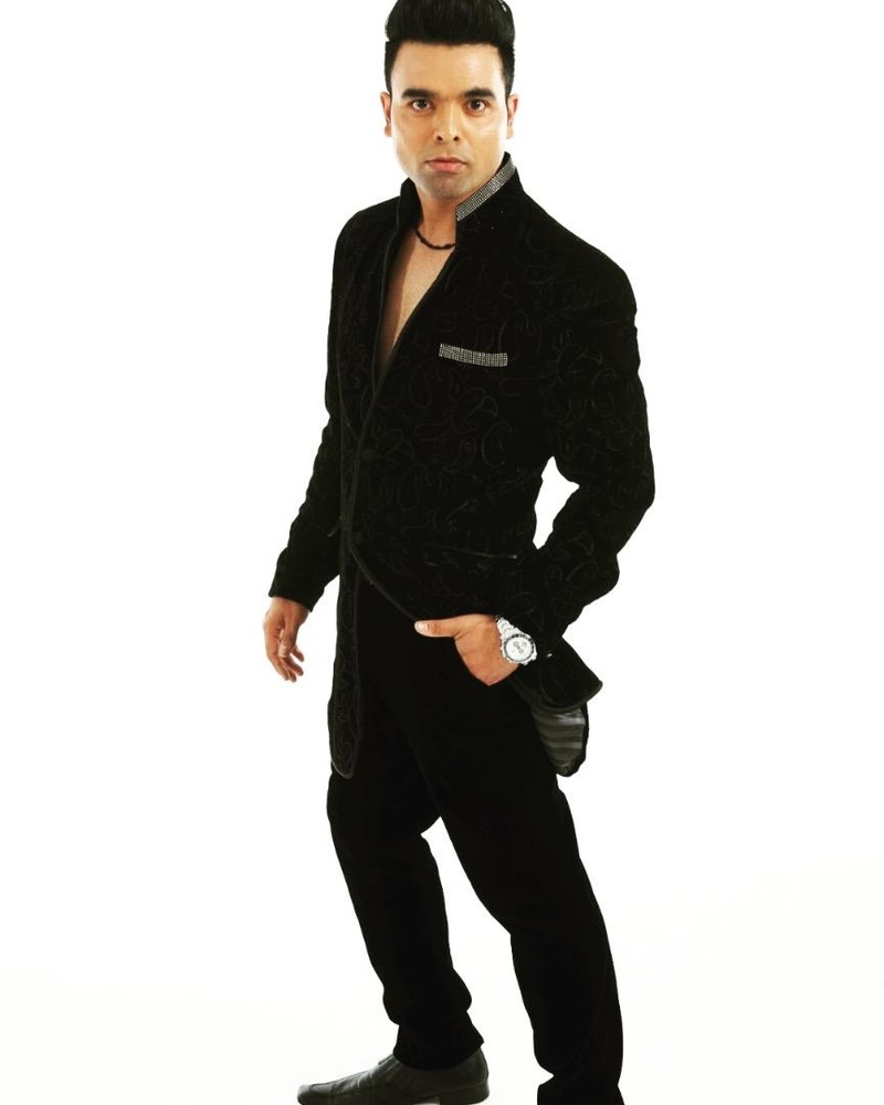 Male model photo shoot of Manoj Marathe in Birmingham