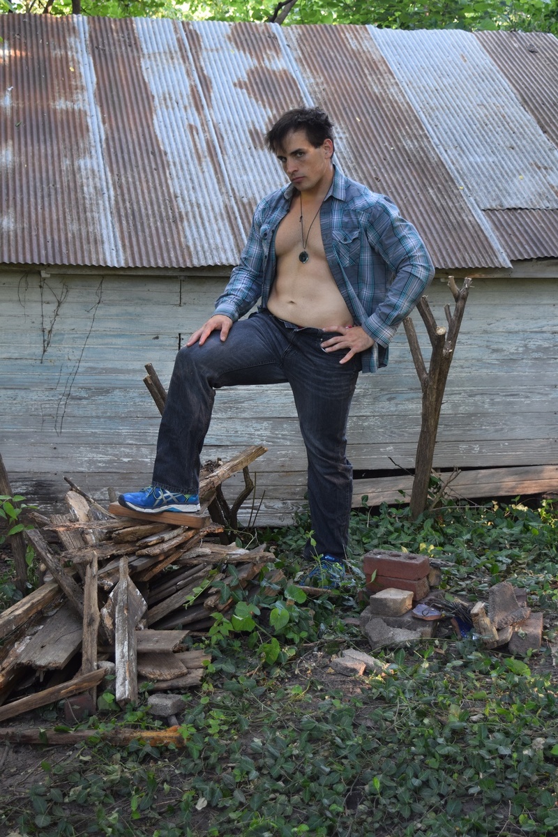 Male model photo shoot of ZatBoofVGer by byKent