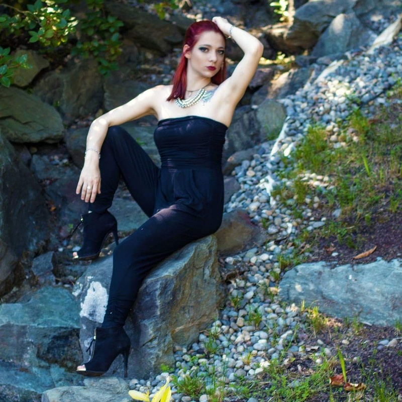 Female model photo shoot of Ariel21redhead