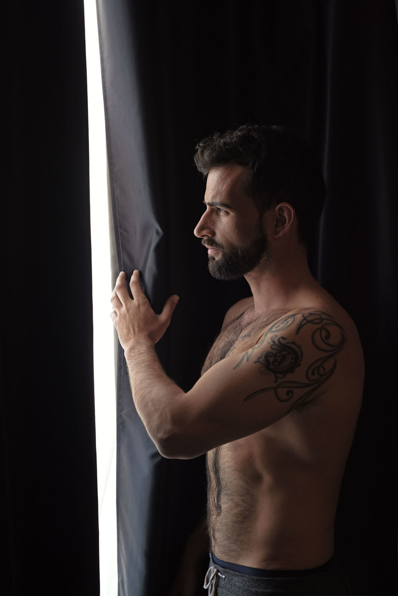 Male model photo shoot of Dellanodani by Raul Acosta in Madrid