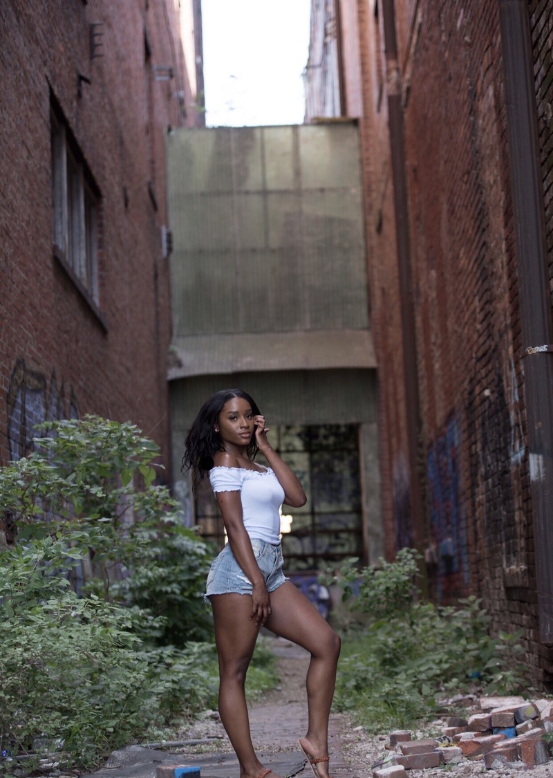 Female model photo shoot of tyniawilliams  in Historic West Bottoms