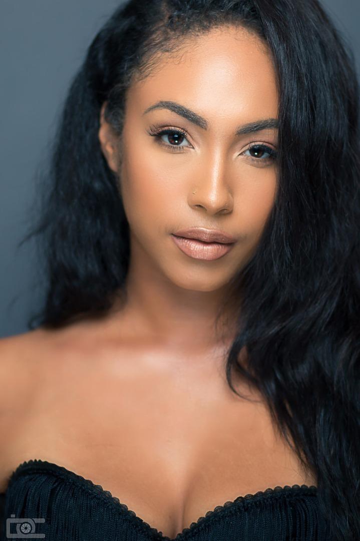 Female model photo shoot of Alayza Casey makeup