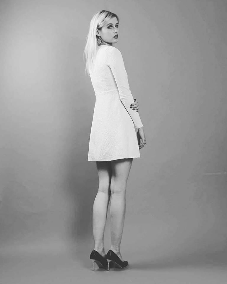 Female model photo shoot of Adrianna Sikowska