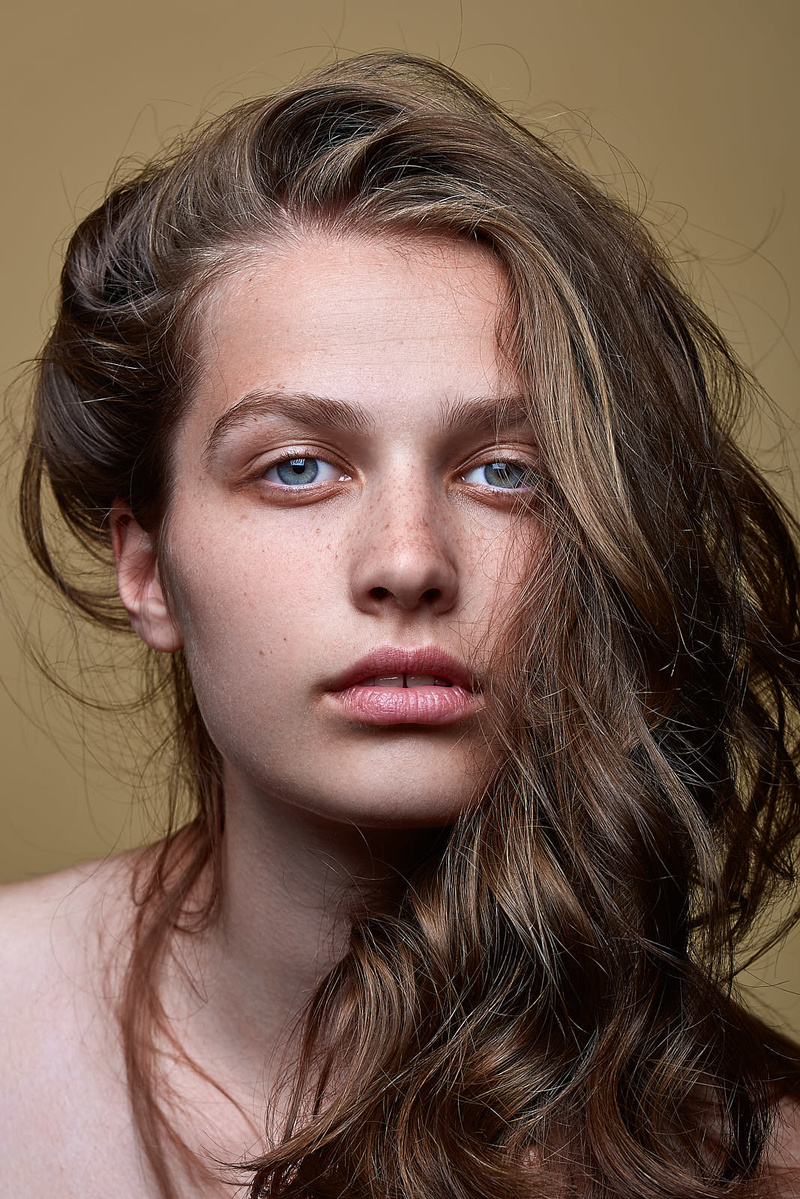 Female model photo shoot of Alla Pavluchenko