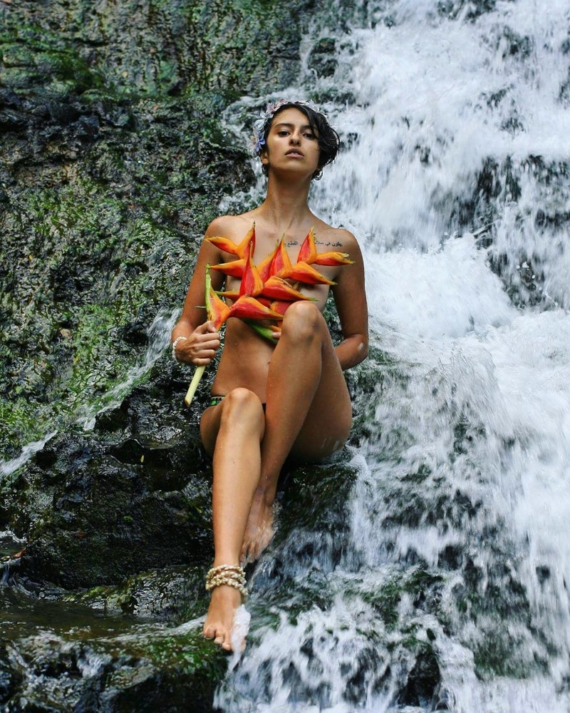 Female model photo shoot of Yasmin Farah