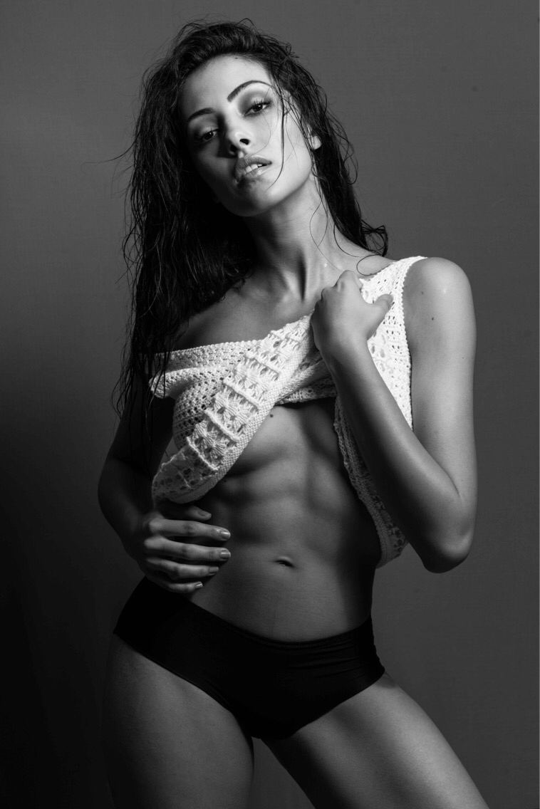 Female model photo shoot of Jeniffer Piccinato