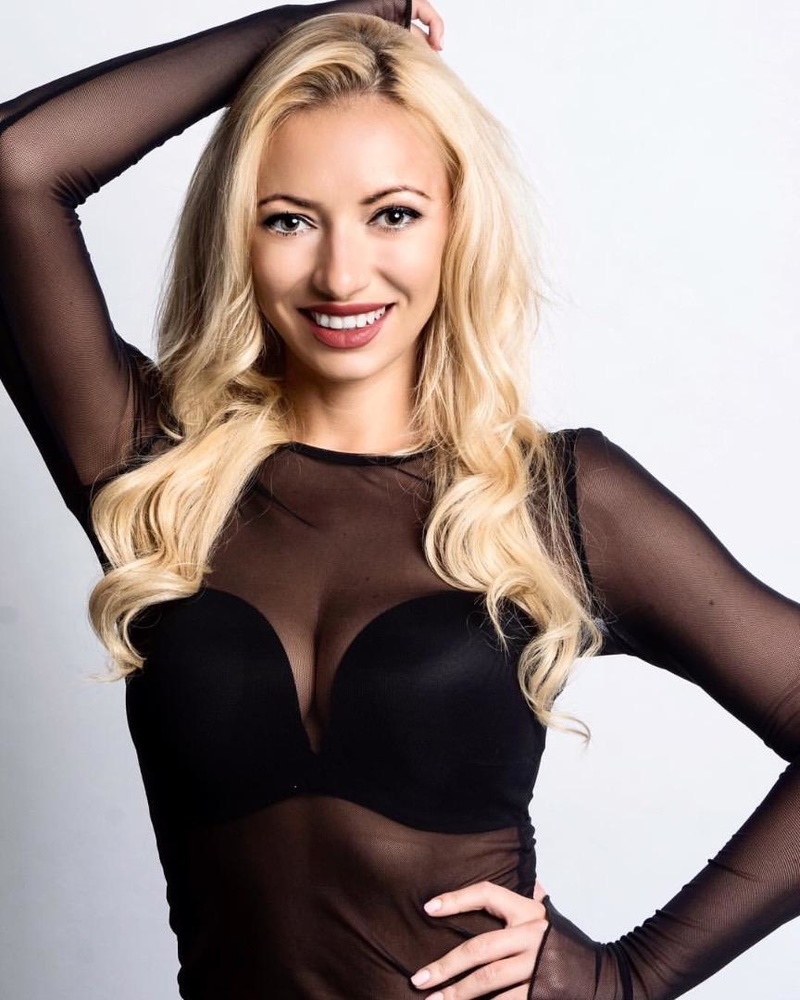 Female model photo shoot of Evgeniya Aleshagina