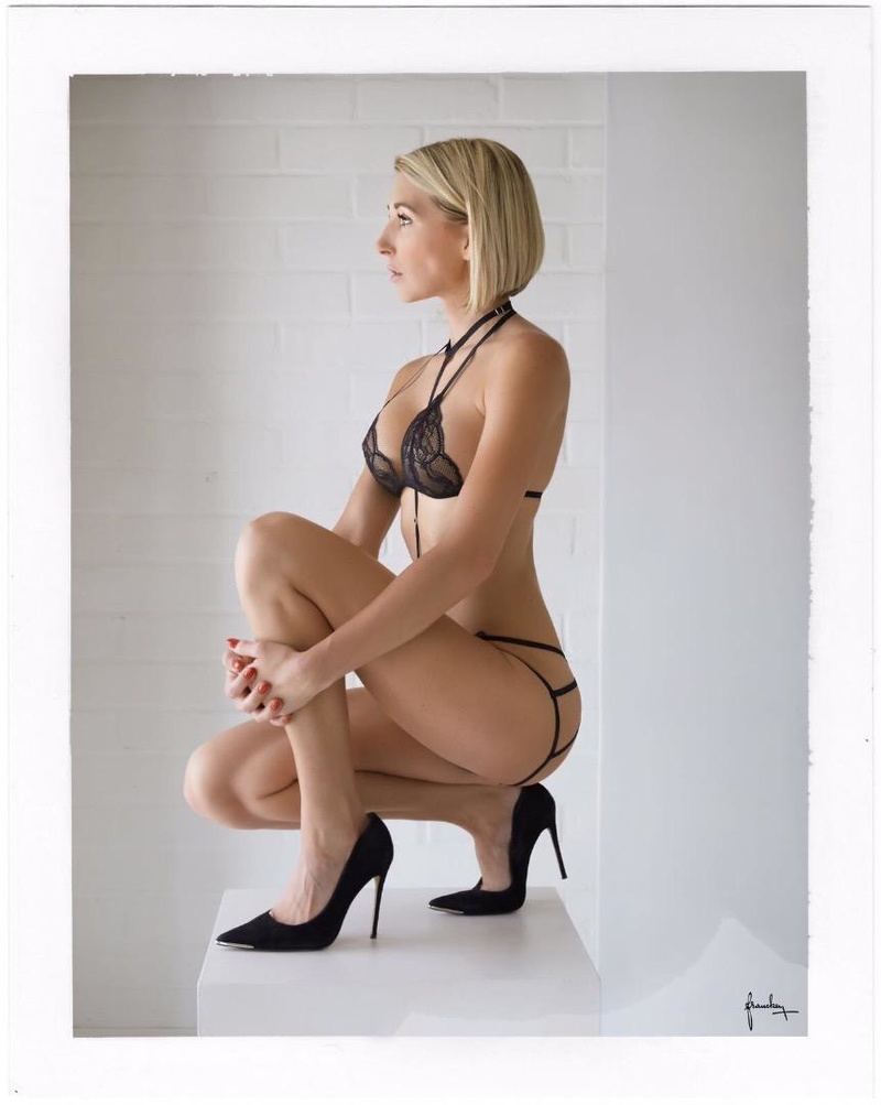 Female model photo shoot of Elise Van Vlaanderen