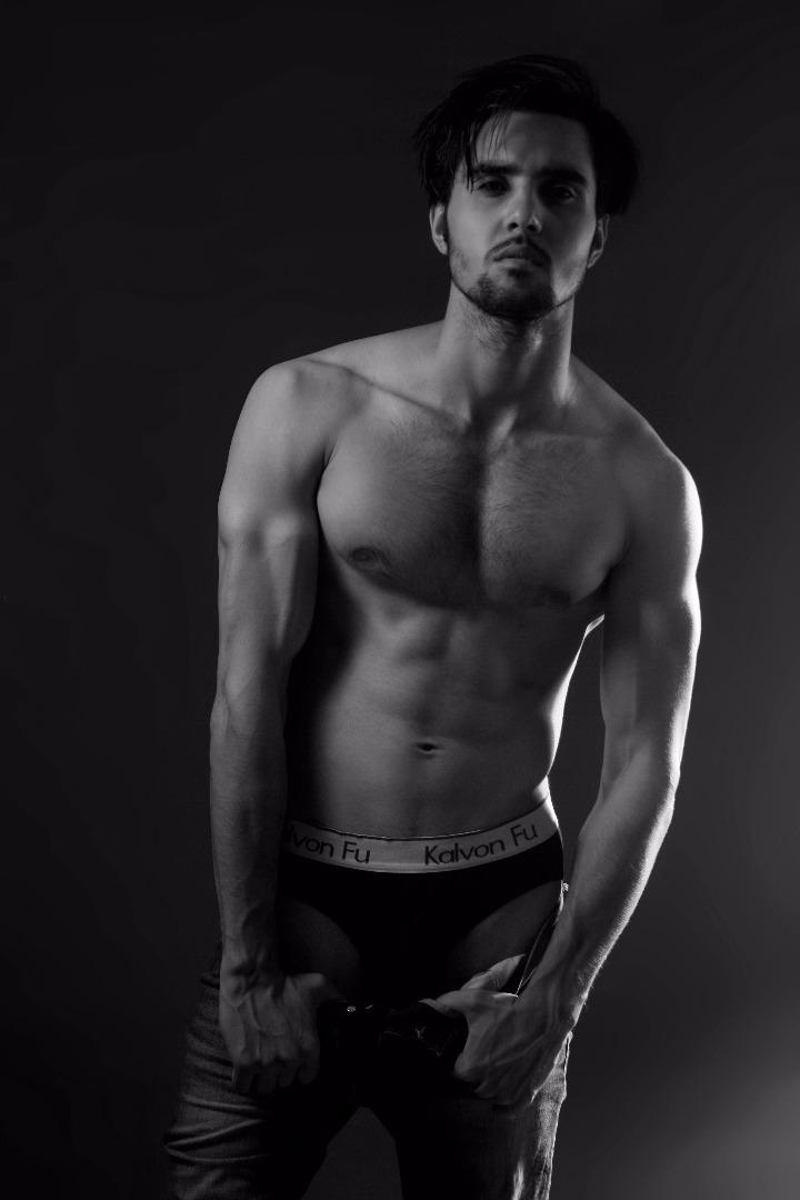 Male model photo shoot of Tahir Shah