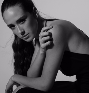 Female model photo shoot of Elle Mabrouk