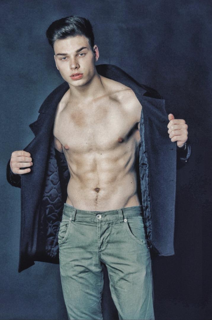 Male model photo shoot of Arnoldas Raziunas