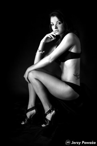 Female model photo shoot of camillafek