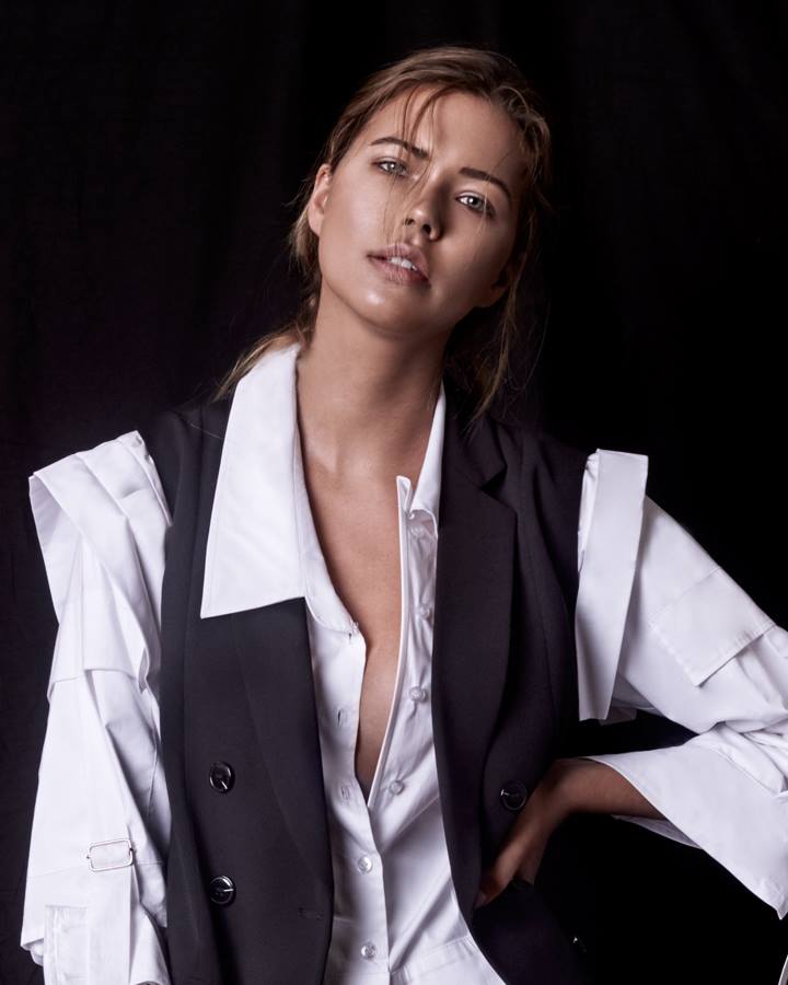 Female model photo shoot of Aga Imach