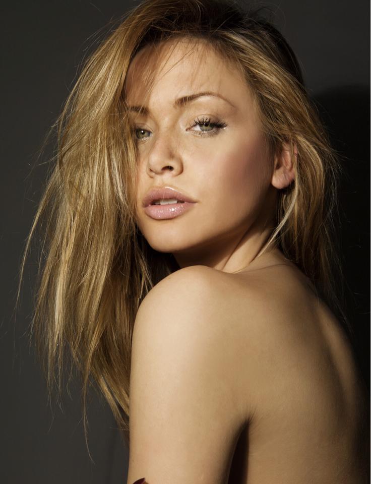 Female model photo shoot of Lindabougheraba in Los Angeles