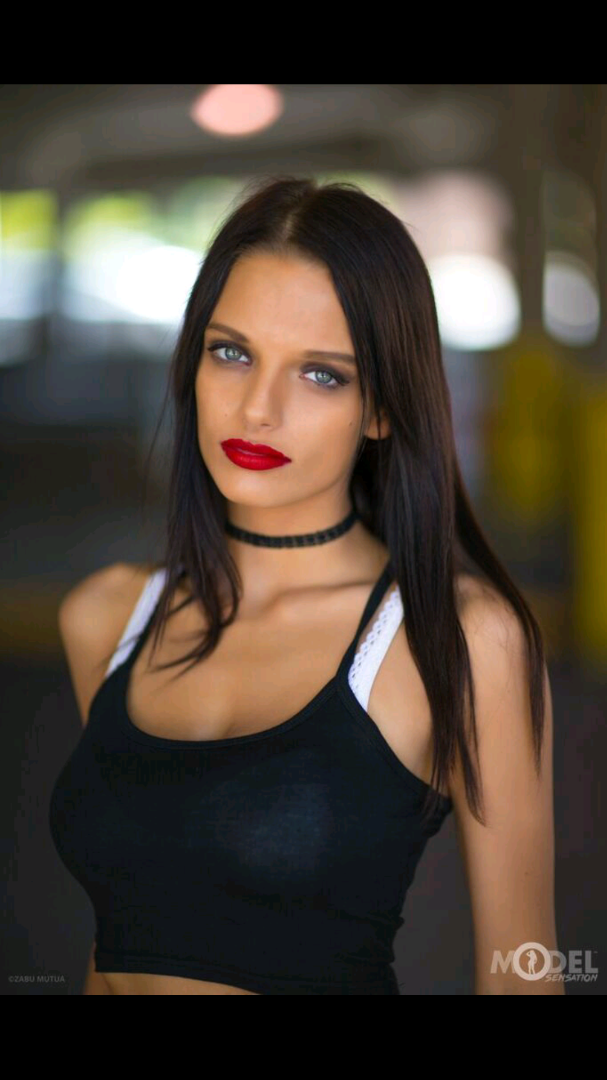 Female model photo shoot of Scarlett Phoenix