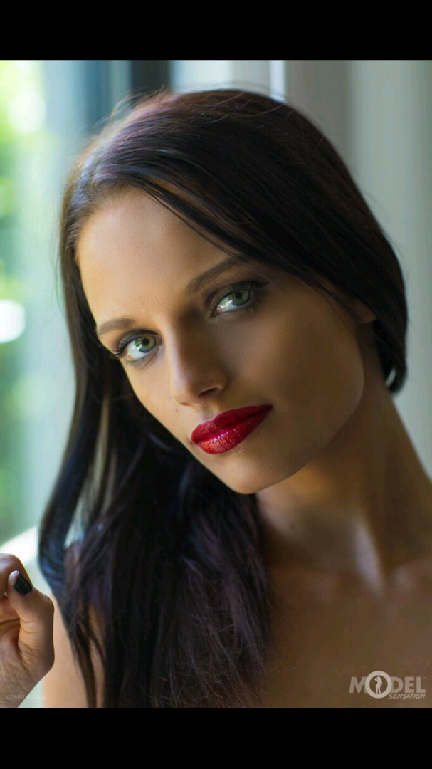 Female model photo shoot of Scarlett Phoenix