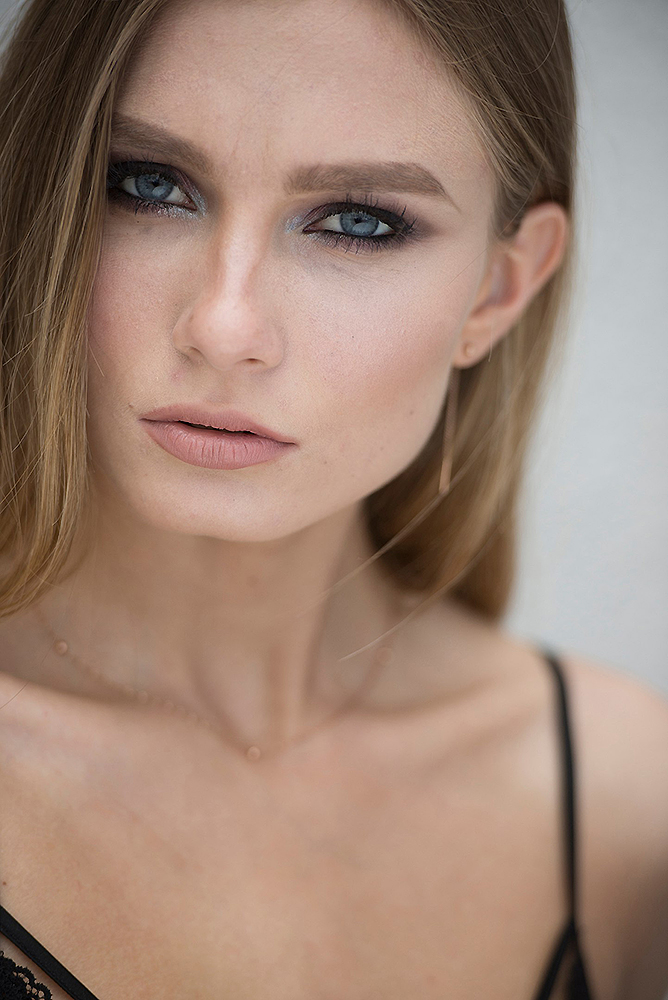 Female model photo shoot of Eugenia Suntsova