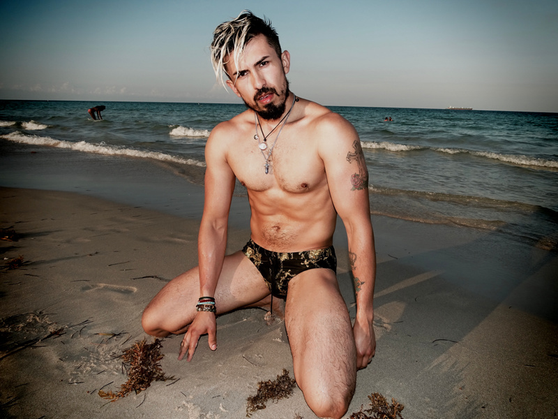 Male model photo shoot of Ivan Montelongo