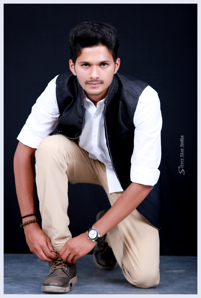 Male model photo shoot of Karthikhs in Bangalore