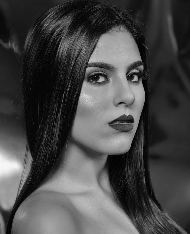 Female model photo shoot of Victoriamiquilena