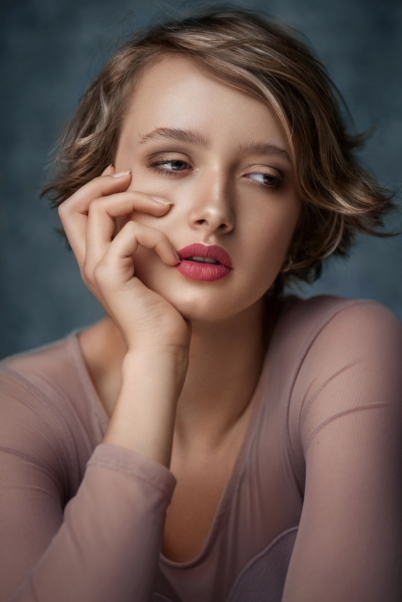 Female model photo shoot of Olga Novitskaya