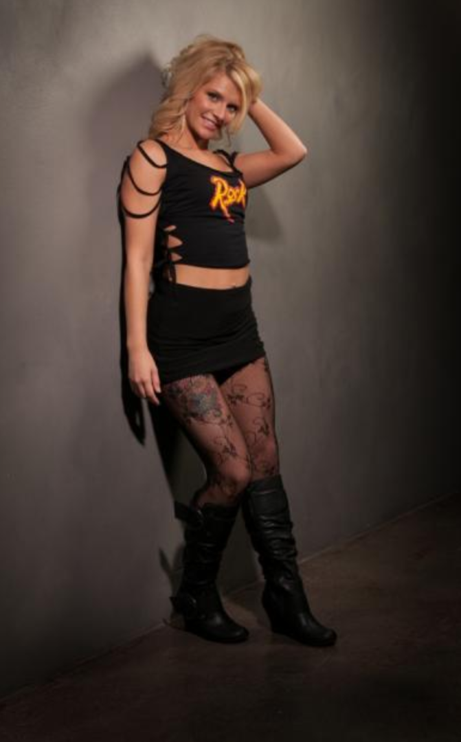 Female model photo shoot of KaylaCalobeer