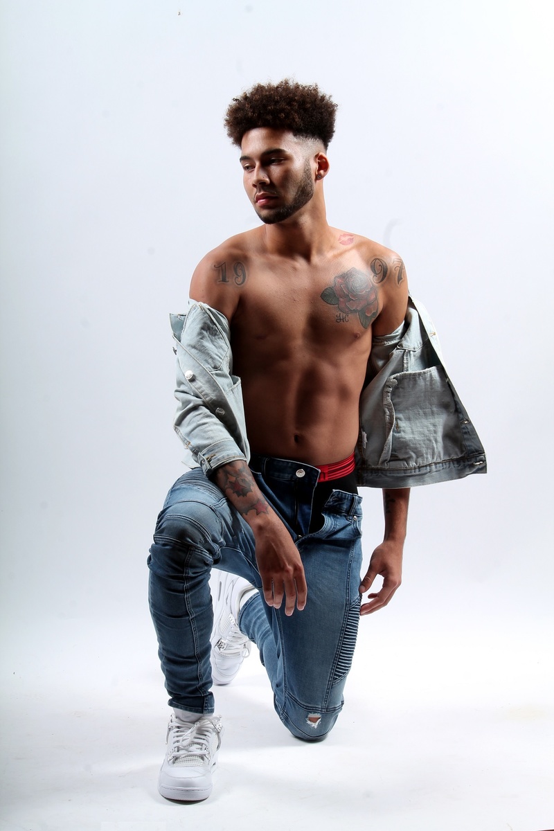 Male model photo shoot of aaroncly