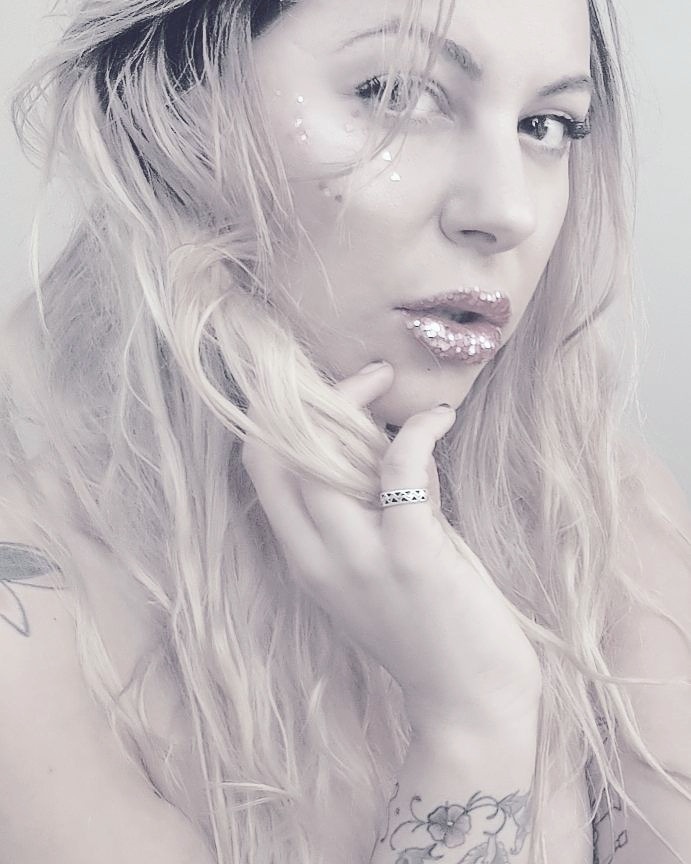 Female model photo shoot of Angela Galisteo 