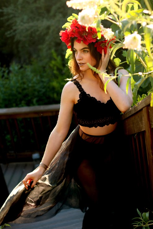 Female model photo shoot of Velvet Thorn