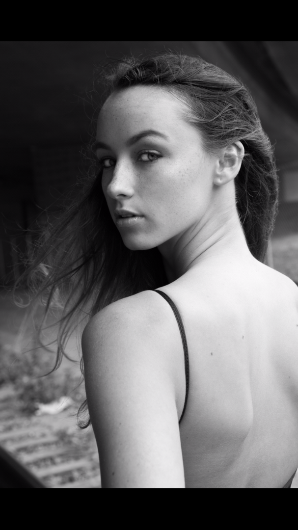 Female model photo shoot of Dayra Olivares
